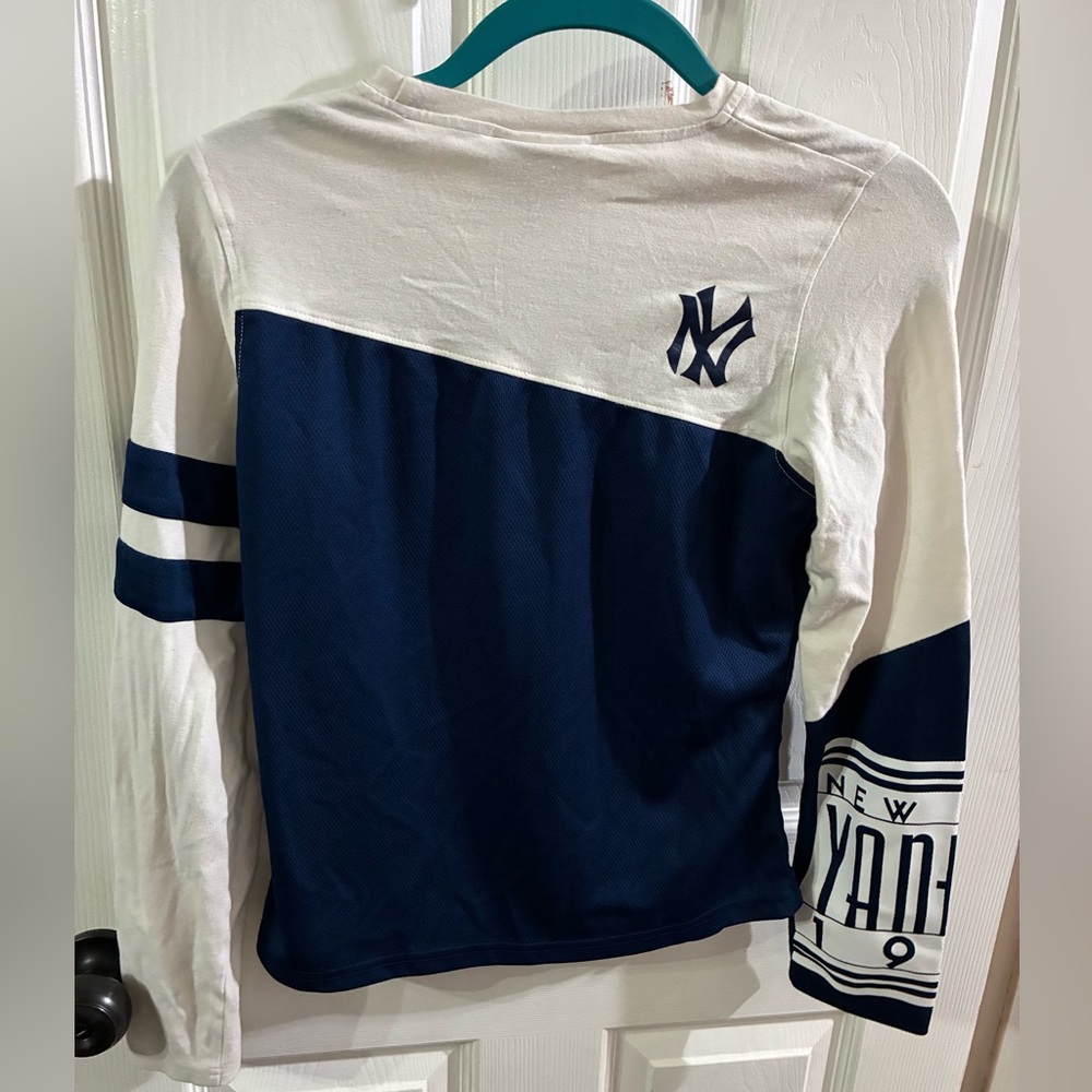 New York Yankees Long Sleeve Shirt - Picture 8 of 8